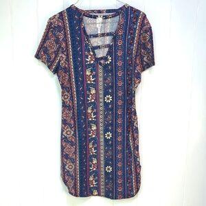 Xhilaration Blue and Red Patterned Short Sleeve Tee